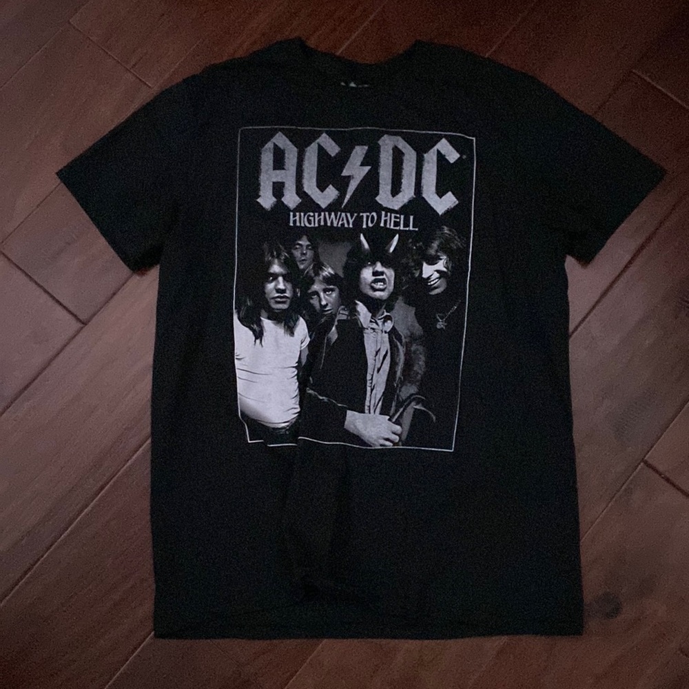 black ac/dc tee